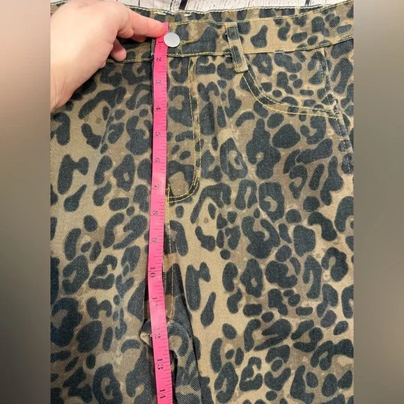 Woman’s Barrel Jean Cheetah Pants - Picture 6 of 7